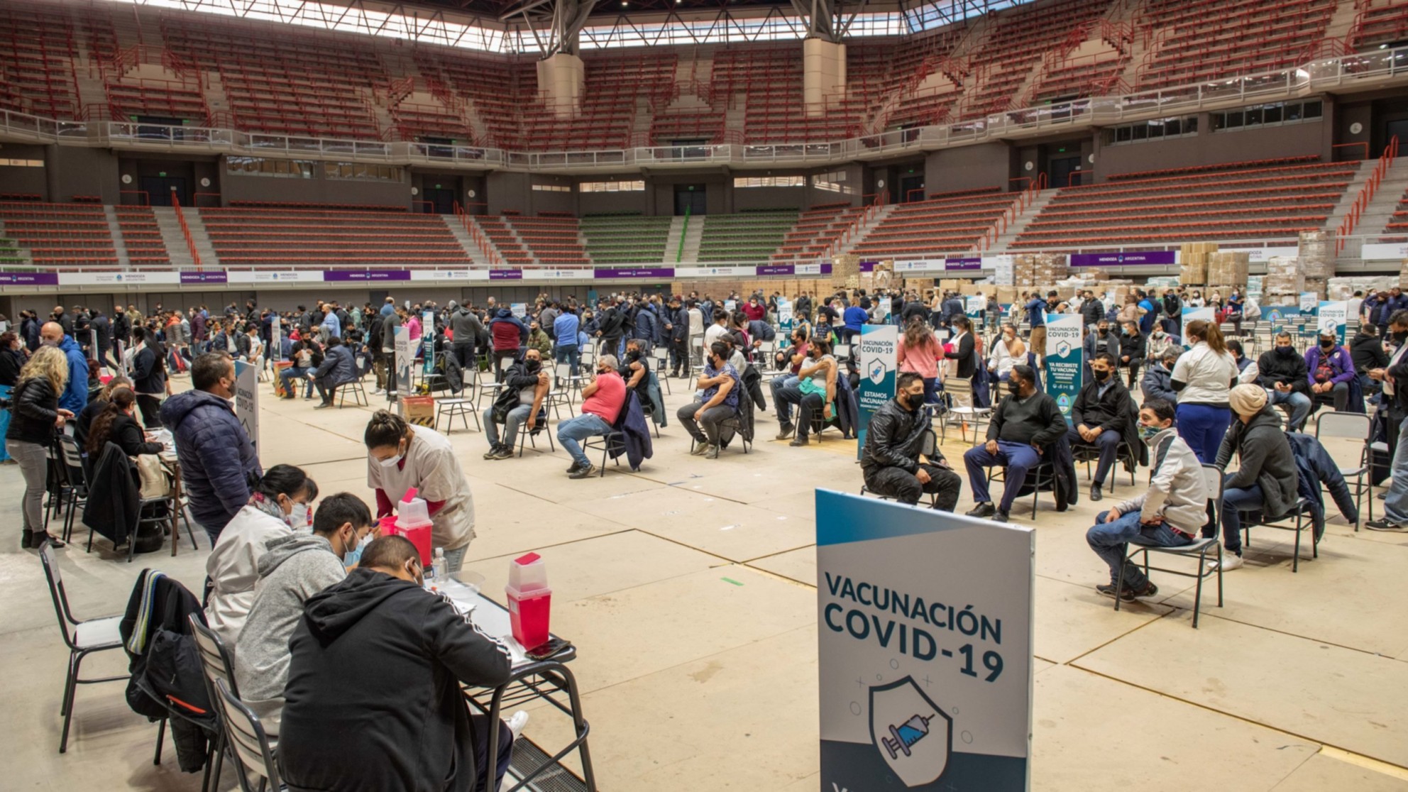 En Mendoza ya se vacunaron a  más de 8 mil operarios de los servicios públicos esenciales